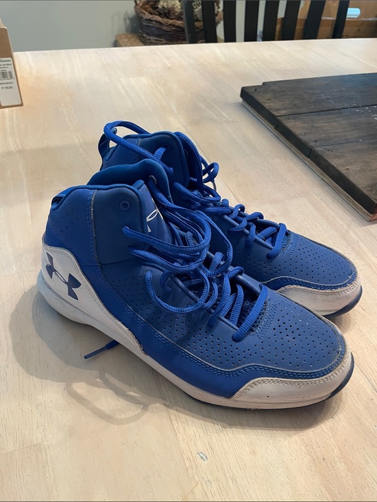 Under Armour Shoes - Womens Under Armour 1258163-400 UA Jet Model basketball shoes